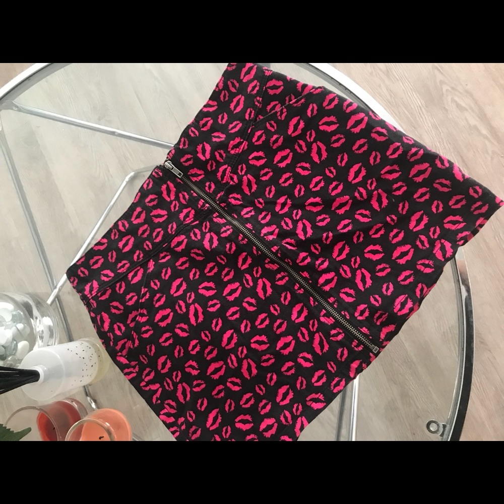 Lipstick print mini skirt from H&M